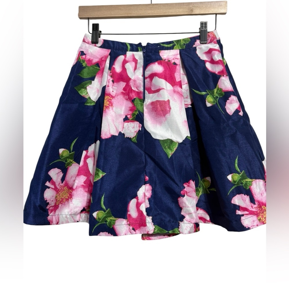 Navy Blue pink flowers skirt
Sequin Hearts Size 1